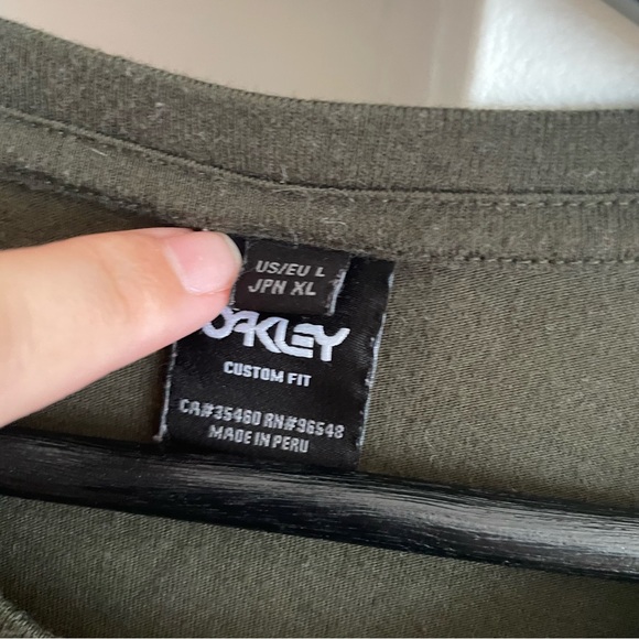 Mens large Oakley T-shirt logo on front - Picture 2 of 4